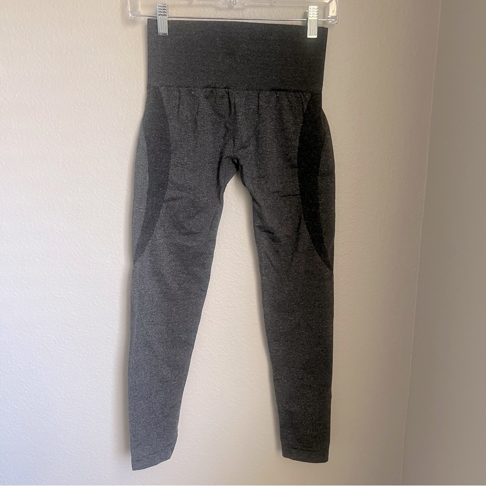 NVGTN - Black Speckled Scrunch Seamless Leggings -Medium